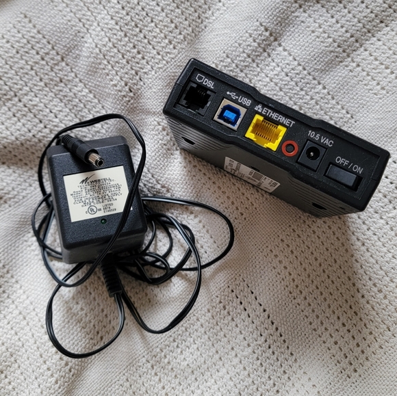 WESTELL 6100 E90-610015-06 DSL Internet Router -AC Power - Picture 8 of 9